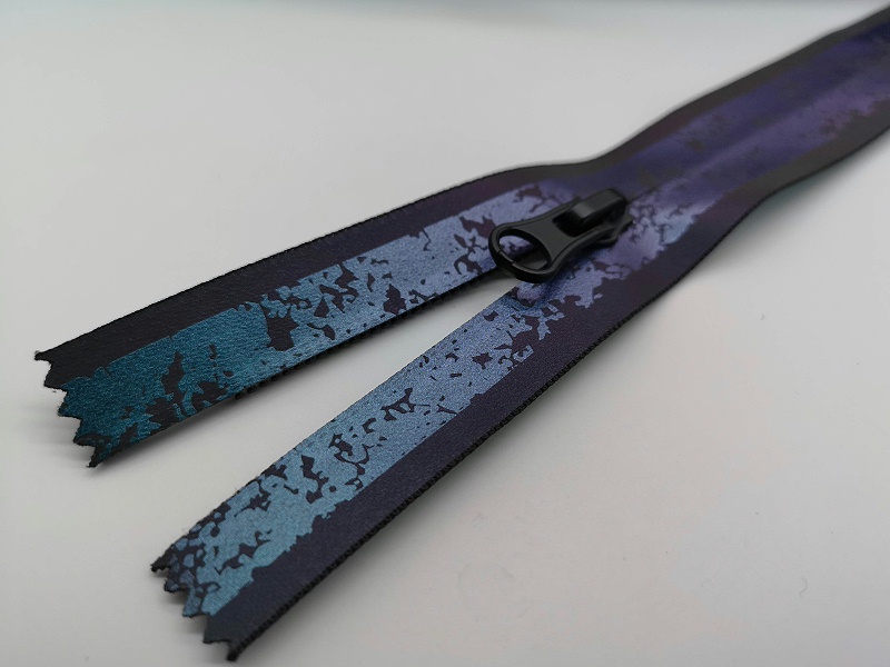 聯(lián)掌防水拉鏈工廠好拉鏈助力您的品牌成就夢想！